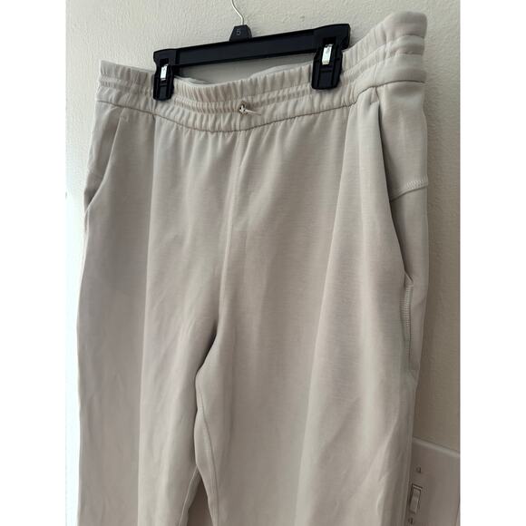 Lululemon Softstreme High-Rise Pant, size 14, white - Picture 5 of 9